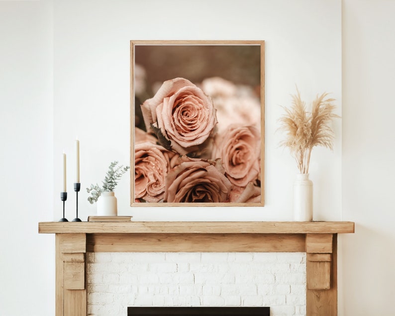 Puede incluir: Una fotograf&iacute;a de cerca de un ramo de rosas de color rosa claro. Las rosas est&aacute;n enfocadas, mientras que el fondo est&aacute; desenfocado.