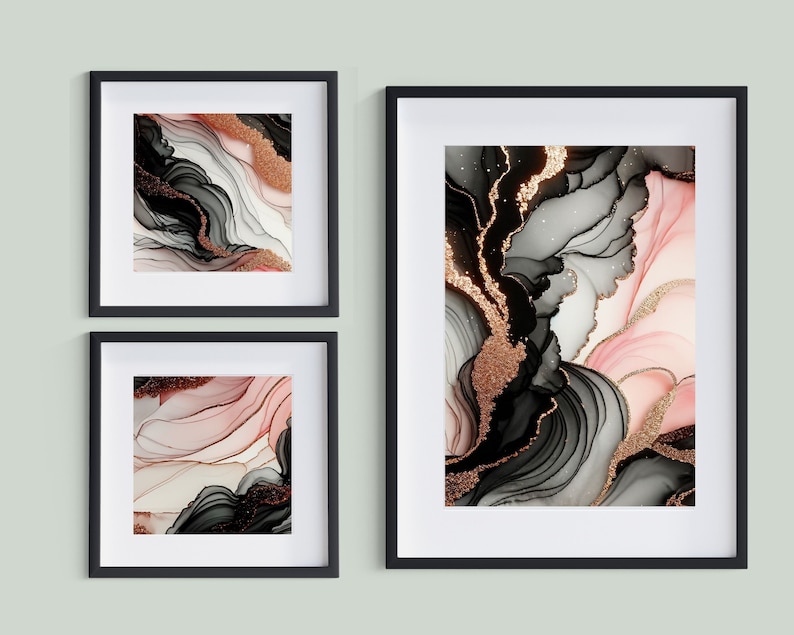 Puede incluir: Tres impresiones enmarcadas en negro con arte abstracto que presenta remolinos negros, blancos, rosados y dorados. El arte recuerda al m&aacute;rmol o al &aacute;gata.