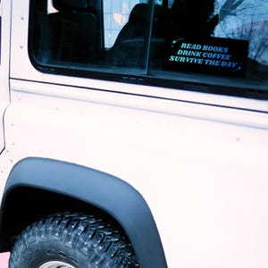 Lesen Sie Bücher trinken Kaffee überleben die Tag-Autoaufkleber | literarischer Kaffee Aufkleber