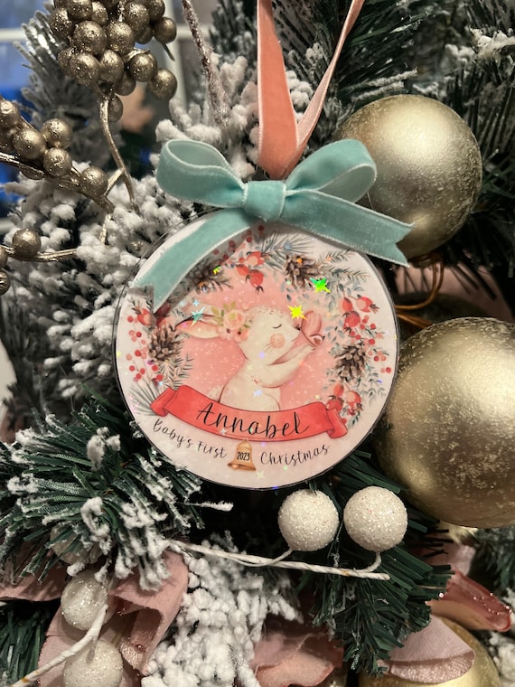 赤ちゃんの初めてのクリスマスオーナメント - 2023年 初めての写真オーナメント 生児赤ちゃん用 - フィリグリー ハート型 フォトオーナメント 赤ちゃんの初めてのクリスマスオーナメント（2025年）｜名前入りバニー