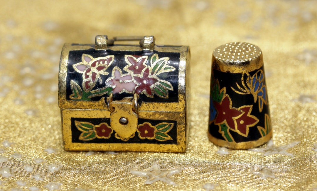 Vintage Chinese Asian Champleve Cloisonne Thimble in Miniature Treasure