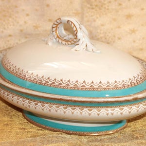 Elegant Antique Royal Worcester Tureen Exclusively Made For William Whiteley's 'Universal Provider' Store c.1885.