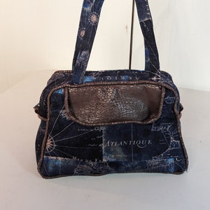 Bolso de mano, estilo bombín, azul