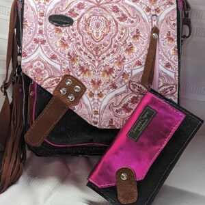 Bolso bandolera con estampado de mandala rosa y dorado
