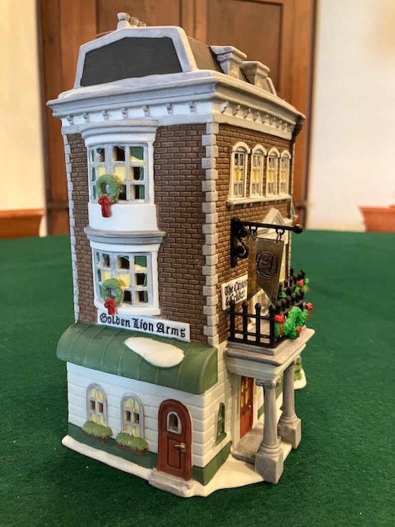 Charles Dickens Heritage Collection Dickens Village Series crown