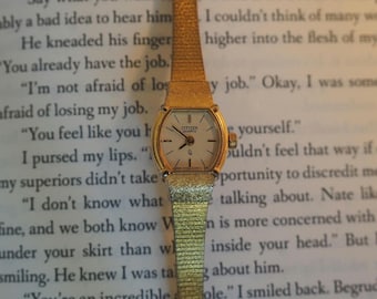 Klasyczny zegarek Citizen CQ z lat 80. | Teksturowana bransoleta w odcieniu złota