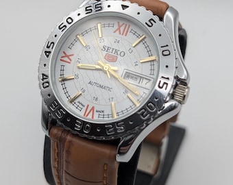 Seiko 5 Automatic Sport | White Textured Dial English/Hindi Day | Exhibition Caseback Japan Made