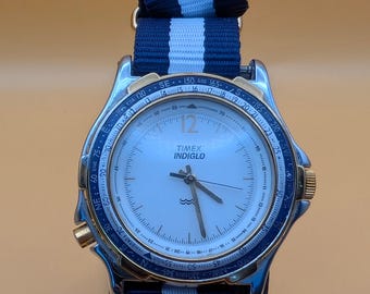 Reloj Timex Indiglo con bisel de brújula bicolor / Correa NATO + brazalete original / Vintage de los años 90, revisado.