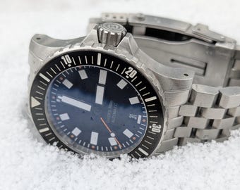 Helm Vanuatu 01AR1 Diver's 300m Automatic Watch | Full Kit