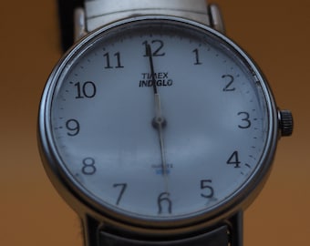 Timex Indiglo weißes Zifferblatt | Dehnbares Armband | Quarz | Guter Zustand | 1990er-2000er Vintage
