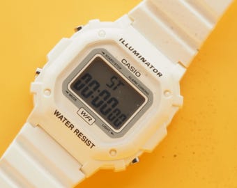 Orologio digitale Casio F-108WHC completamente bianco / Illuminatore, sveglia, cronografo / Pulito e revisionato