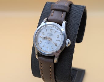 Reloj Technos de 17 joyas, suizo, de cuerda manual para mujer / Resistente al agua, Incabloc, acero inoxidable, estilo vintage de los años 60.