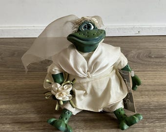 * vintage figure ୨୧ * ふさふさ ハリネズミちゃん Vintage Russ Berrie Frog Figurine: Mrs. Pondhopper Collectible