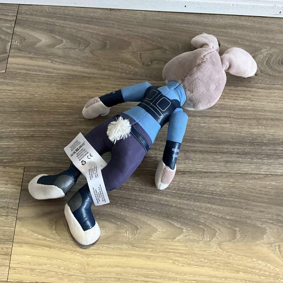 ディズニーストア ズートピア ジュディ・ホップス ぬいぐるみ 警察官