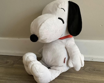 Cute vintage Snoopy plush collectible retro cartoon character soft toy