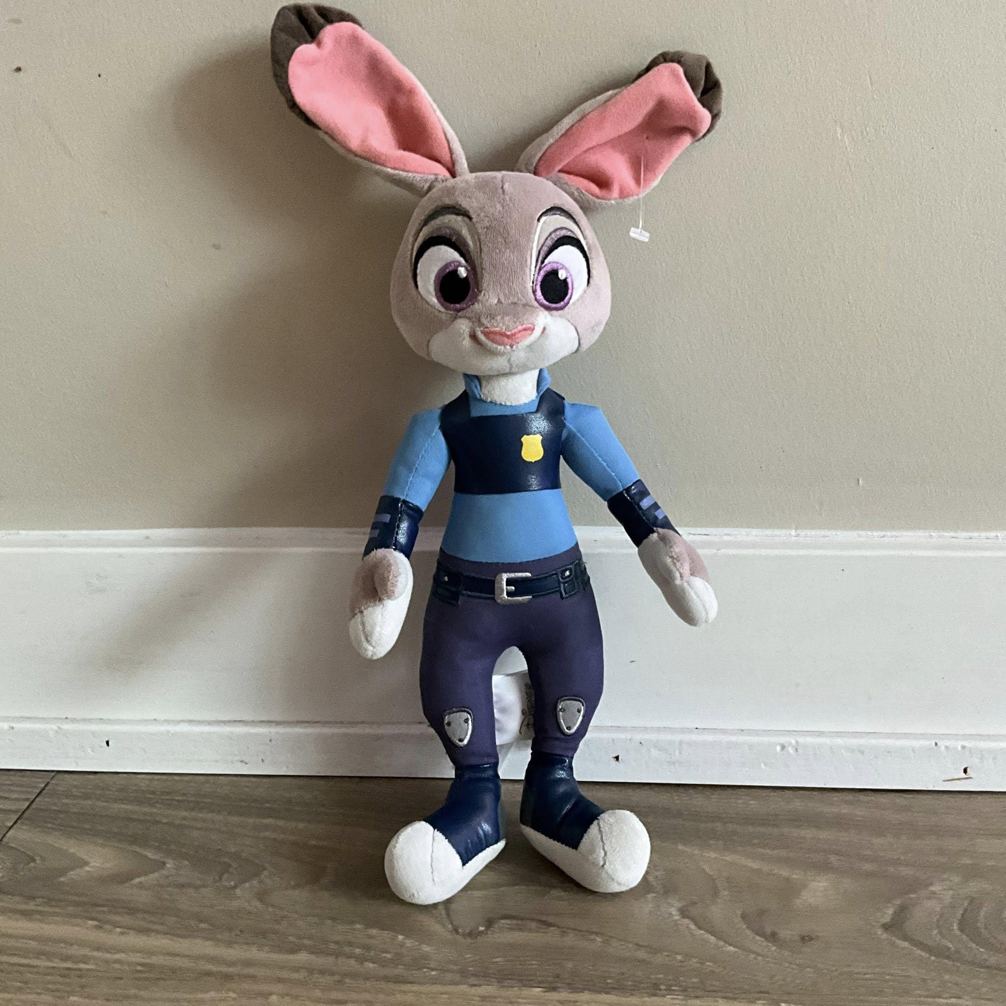 ジュディ　ツムツム　ぬいぐるみ　ディズニー　ズートピア　うさぎ　警官 ディズニーストア ズートピア ジュディ・ホップス ぬいぐるみ 警察官