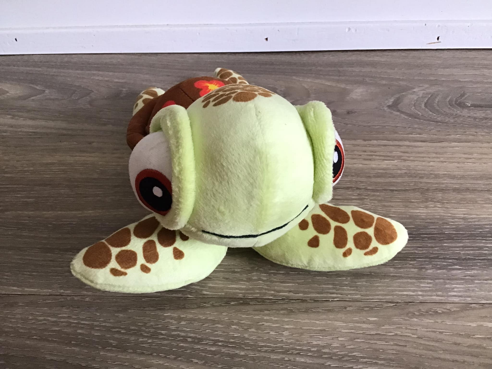 Disney Pixar Buscando a Nemo Squirt la Tortuga Peluche de Peluche