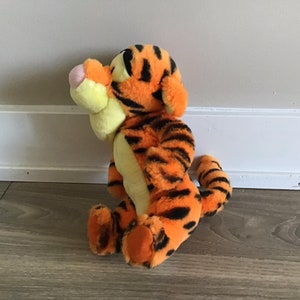 Disney 2000 Winnie the Pooh Tigger Stuffed Animal Plush Toy 10&quot;
