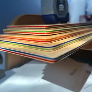 Ahornsperrholzplatte: 9-lagiges buntes Holzbearbeitungsmaterial (40,5 x 28 x 1,2 cm)