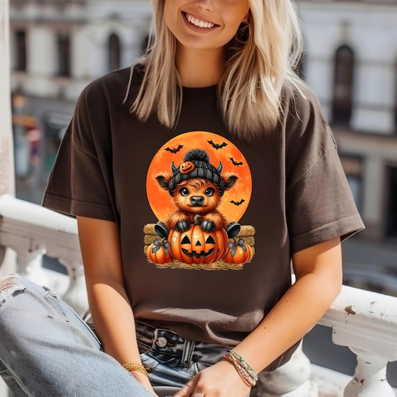Highland Cow Halloween Tee, Cute Fall Pumpkin Sweatshirt,  Spooky Season Cow T-Shirt, Halloween Farm Animal Shirt, Cozy Fall Sweater