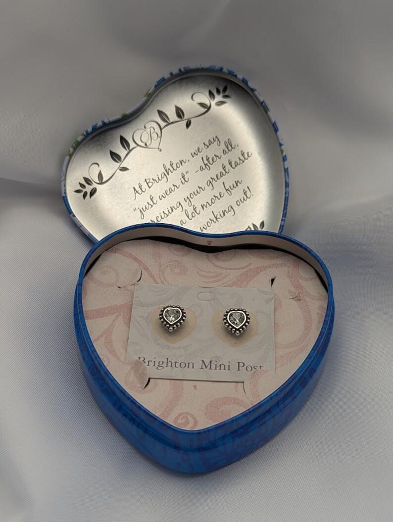 Brighton Mini Post Heart Earrings – Clear Crystal Studs with Original Heart Tin – Silver Tone Bild 6