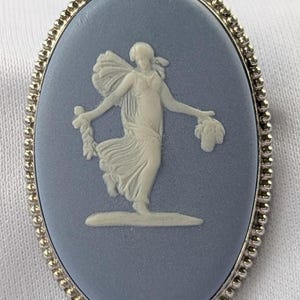 1969 Wedgwood Jasperware Brooch – Marked “69U”