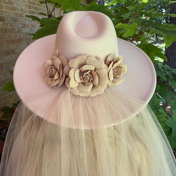 Ivory western wedding hat with veil attached, comfort stretch band inside, sz L Western Bride Cowgirl Hat for Western Wedding Ivory  main image 2