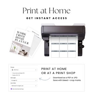 Puede incluir: Un conjunto de planificador digital que incluye una portada Work From Home Planner, una p&aacute;gina de notas de reuni&oacute;n y una hoja de calendario imprimi&eacute;ndose desde una impresora negra. La interfaz muestra ajustes de impresi&oacute;n PDF.