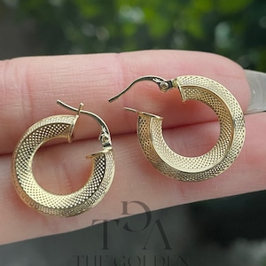 Vintage 18K Gold Hoop Earrings | 3D Knife Edge Mesh Textured Design