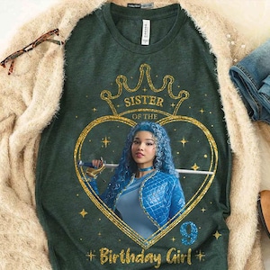 Personalisierte benutzerdefinierte Alter Nachkommen Aufstieg von roten Chloe charmante Schwester des Geburtstagskind-Shirt, Komfort Farbe, Disney Familie passenden T-Shirt