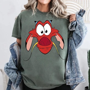 Camiseta de cara grande de Mushu de la película Mulan de Disney, camiseta divertida de la princesa Mulan de Disney, color cómodo, WDW Magic Kingdom, viaje a Disneyland para vacaciones familiares