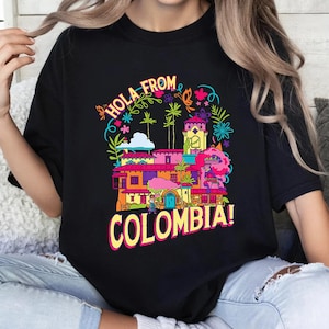 Disney Encanto Mirabel Madrigal Shirt, Hola Hola Aus kolumbianen Postkarten-Shirt, BTW Magic Kingdom Disneyland Reise Familienurlaub