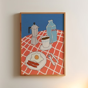 Puede incluir: Una ilustración enmarcada de una escena de desayuno con un mantel a cuadros rojo y blanco. La ilustración incluye una taza de café, una caja de leche, una cafetera, un huevo frito y salchichas.