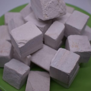 Cubetti di ardesia commestibili (bianchi, rossi e neri)