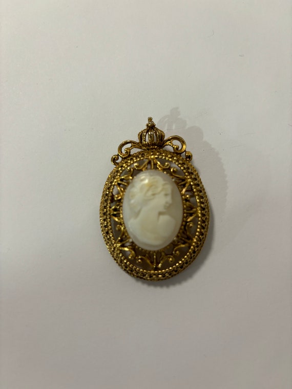 Vintage Florenza cameo brooch / pendant gold tone 