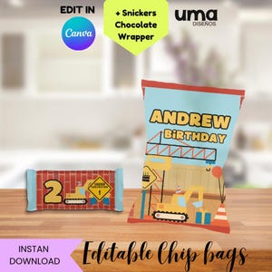 Puede incluir: Un diseño con temática de cumpleaños con una bolsa de patatas fritas y un envoltorio de caramelos. La bolsa de patatas fritas tiene el texto "ANDREW BIRTHDAY" con ilustraciones de equipos de construcción. El envoltorio de caramelos muestra el número "2" y señales de construcción.
