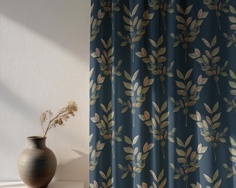 Marinblå gardin med bärgren, botaniskt tryckt fönsterpanel