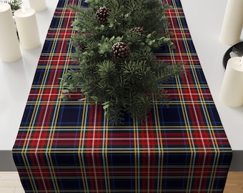 赤と青のタータンチェックのテーブルランナー、クリスマスデコレーション