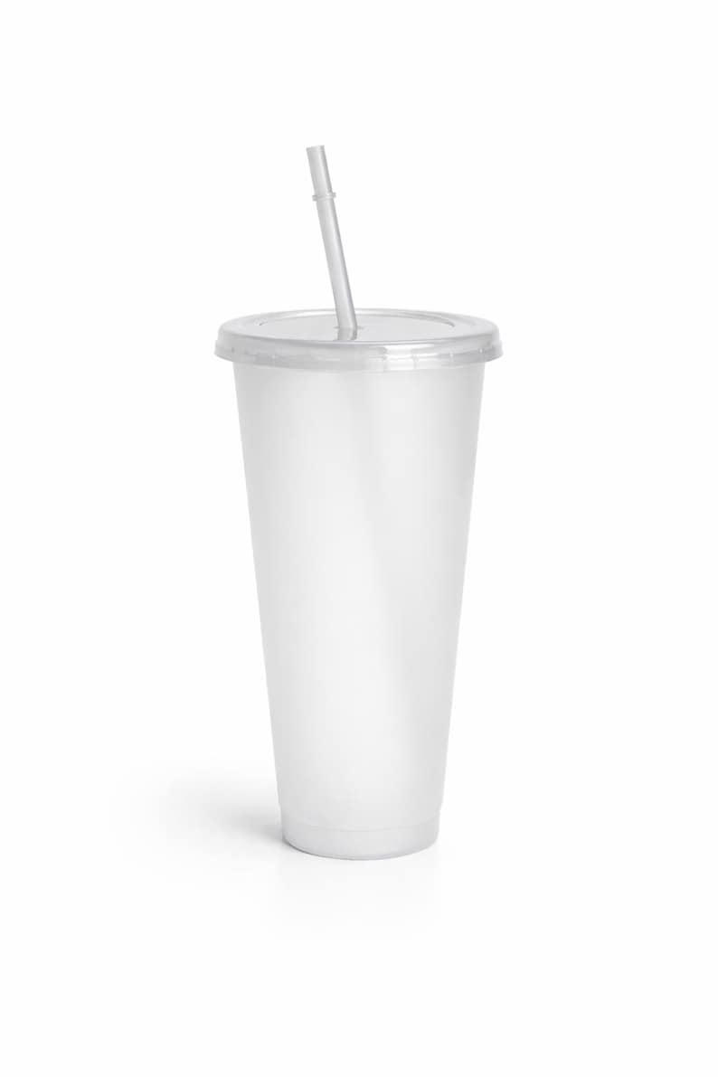 Vaso personalizado | Vaso con tapa y pajita | Libre de BPA | Recuerdo personalizado para fiestas de cumpleaños infantiles | 710 ml - Decorado a mano Blanco