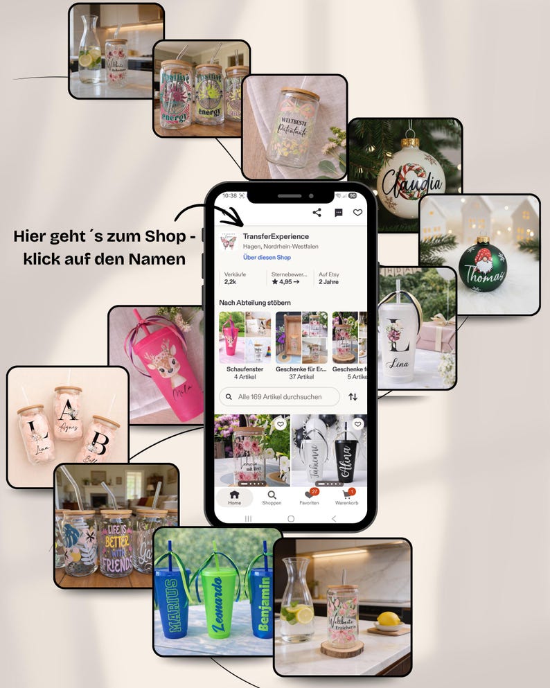 以下が含まれることがあります： TransferExperienceのEtsyショップインターフェースを表示したスマートフォン画面と、名前や花柄がデザインされたパーソナライズ済みのガラス製タンブラー、ストロー付きプラスチックカップ、クリスマスオーナメントのコラージュ画像。