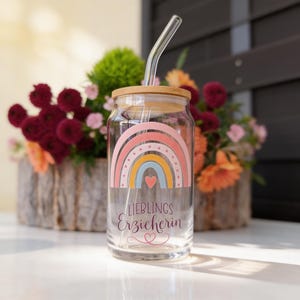 May include: A clear glass tumbler with a bamboo lid and a glass straw. The front features a colorful rainbow graphic with a small heart and the text "LIEBLINGS Erzieherin" in a dark script font, accented by a small heart flourish below.