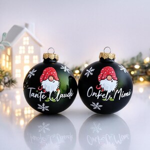 Weihnachtskugeln personalisiert – Christbaumkugel mit Wichtel aus Glas - grün, Ø 8 cm mit Geschenkkarton, Geschenk für Tante und Onkel Bild 1