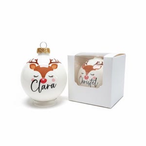 Weihnachtskugeln personalisiert für Kinder – Christbaumanhänger aus Glas mit Rentier und Name - Ø 8 cm mit Geschenkkarton bild 5