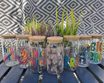 Trinkglas für Kinder mit Deckel in Form einer Dose - Geschenkidee | Glas mit Bambusdeckel und Strohhalm