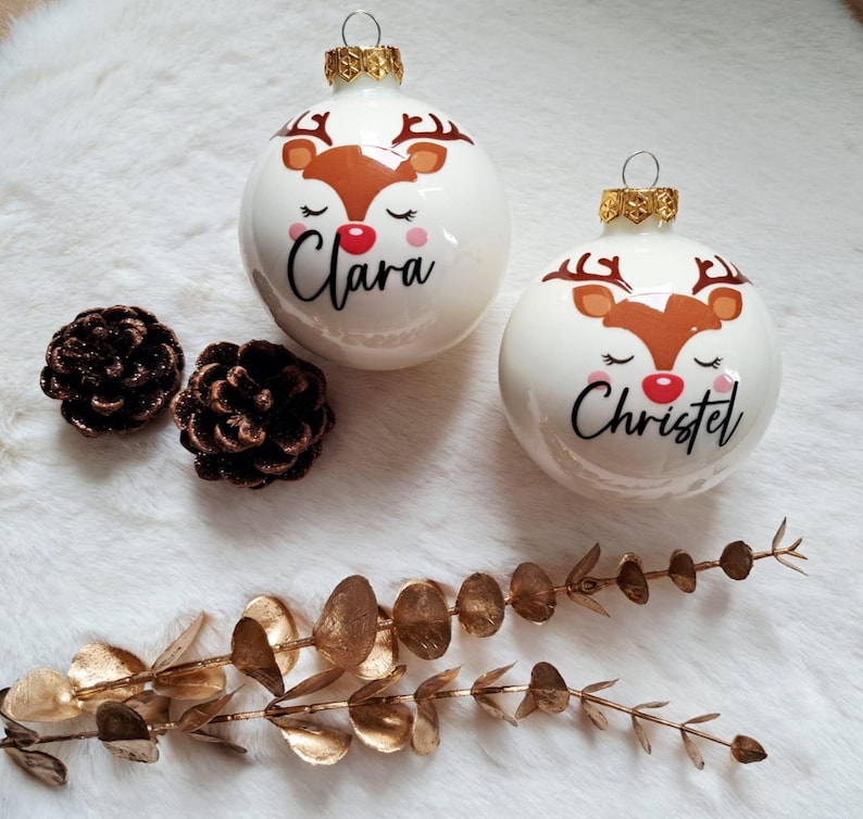 Weihnachtskugeln personalisiert für Kinder – personalisierte Christbaumkugel mit Rentierkopf aus Glas - Ø 8 cm mit Geschenkkarton Bild 1