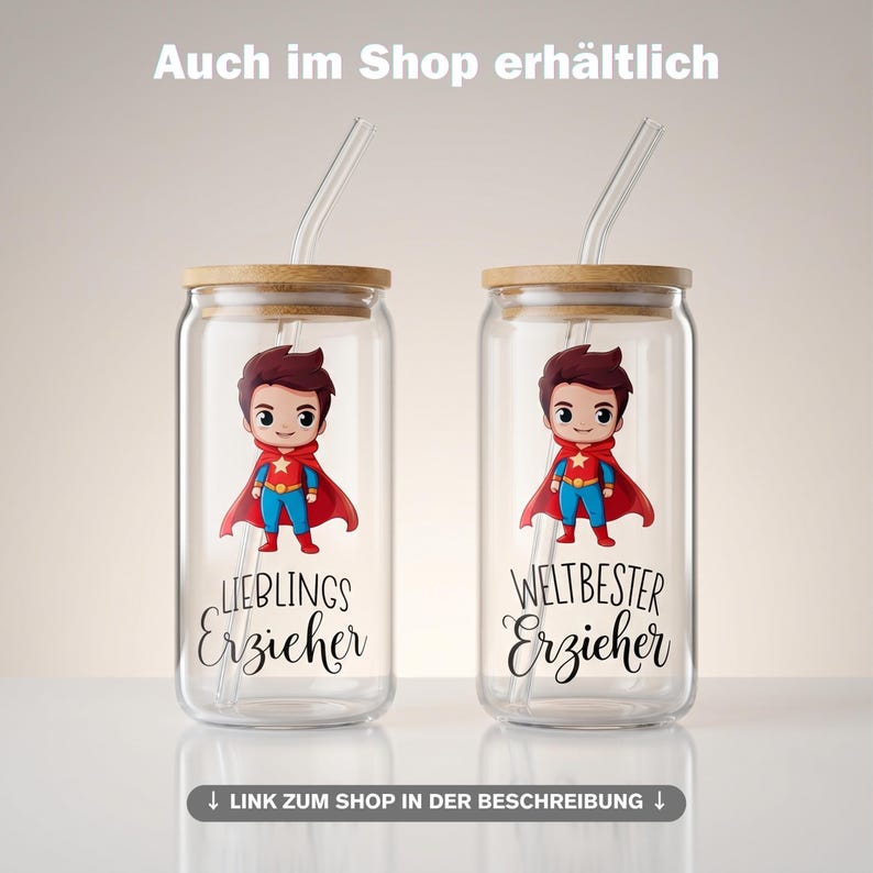 May include: Two clear glass tumblers with bamboo lids and glass straws. Each features a cartoon superhero illustration and black text. The left glass reads "LIEBLINGS Erzieher" and the right glass reads "WELTBESTER Erzieher". The text "Auch im Shop erh&auml;ltlich" appears at the top.