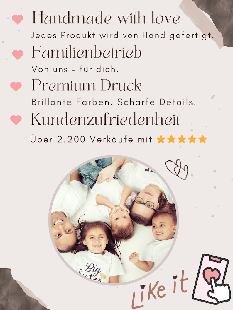 K&ouml;nnte beinhalten: Eine Werbegrafik mit Text, rosa Herz-Symbolen und einem kreisf&ouml;rmigen Foto einer f&uuml;nfk&ouml;pfigen Familie in wei&szlig;en T-Shirts. Der Text enth&auml;lt Begriffe wie Handmade with love, Familienbetrieb, Premium Druck und Kundenzufriedenheit mit f&uuml;nf Sternen.