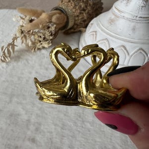 Swan ball holder in black, silver and gold