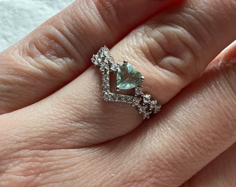 Grüner Fluorit Statement Herzring mit Moissanite 925 Silber grössenverstellbar