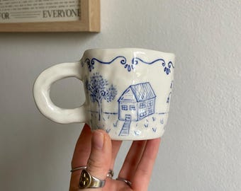 Tasse mit Glockenblumenmotiv | Handgefertigte Keramik